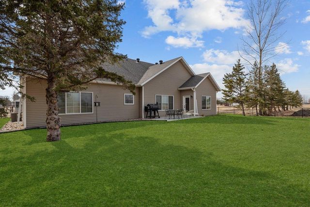 300 Pine Drive, Hankinson, ND 58041