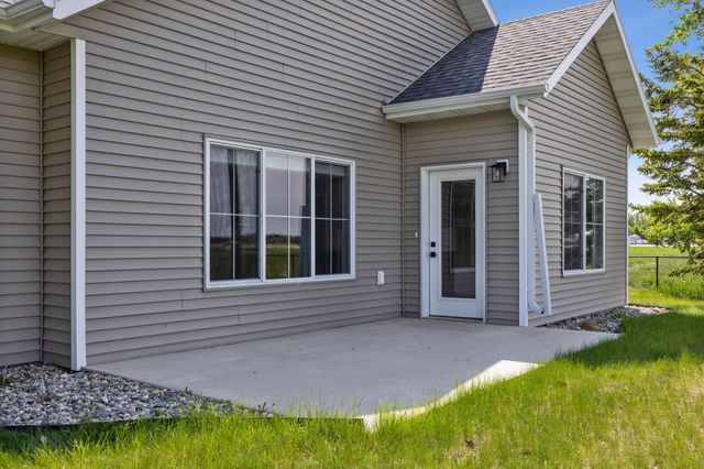 300 Pine Drive, Hankinson, ND 58041