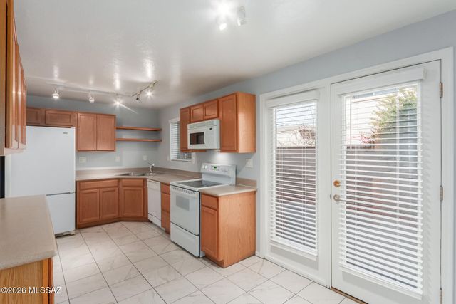 925 N Venice Ave Apt D, Tucson, AZ 85711