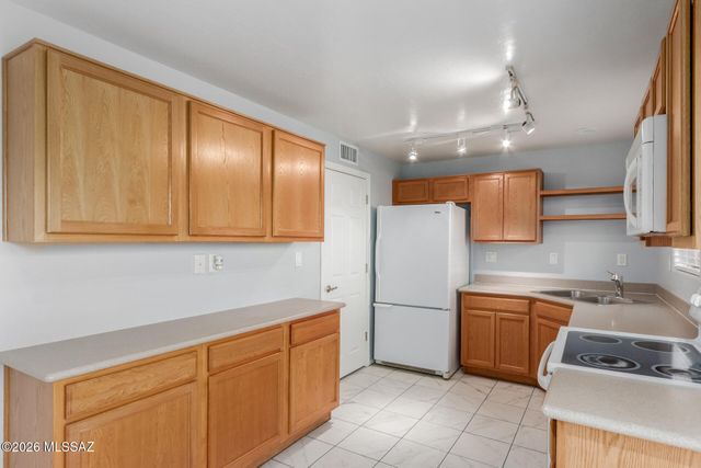 925 N Venice Ave Apt D, Tucson, AZ 85711