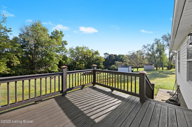 61 P J Ct, Taylorsville, KY 40071