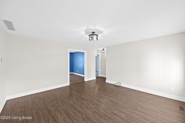 61 P J Ct, Taylorsville, KY 40071