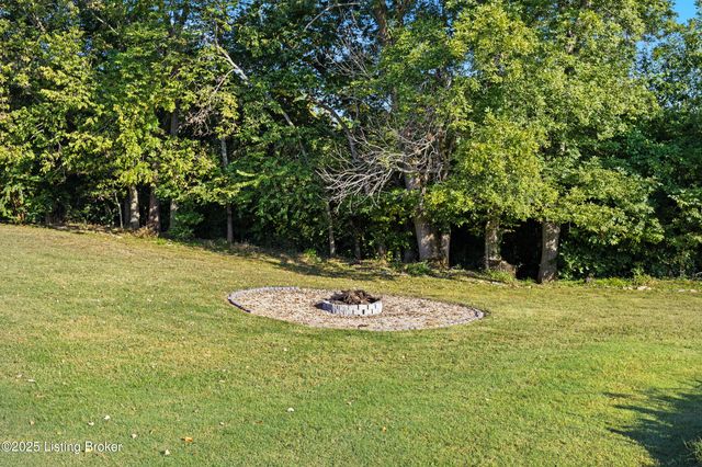 61 P J Ct, Taylorsville, KY 40071