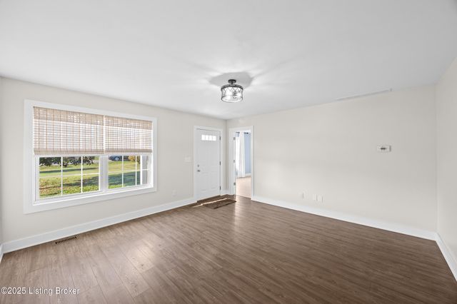 61 P J Ct, Taylorsville, KY 40071