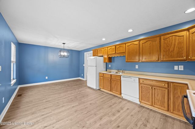 61 P J Ct, Taylorsville, KY 40071