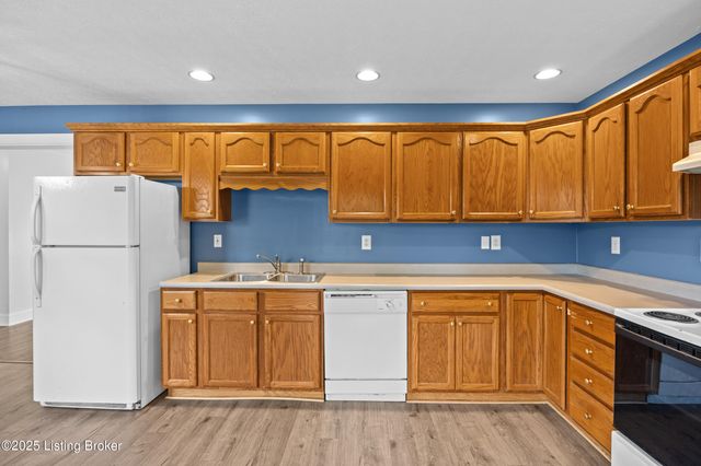 61 P J Ct, Taylorsville, KY 40071