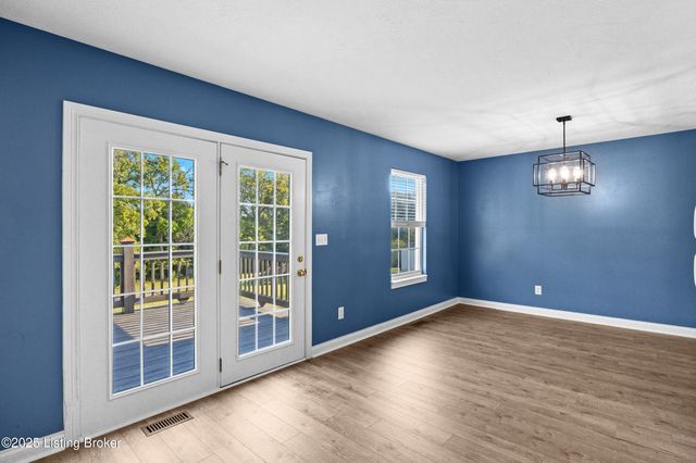 61 P J Ct, Taylorsville, KY 40071