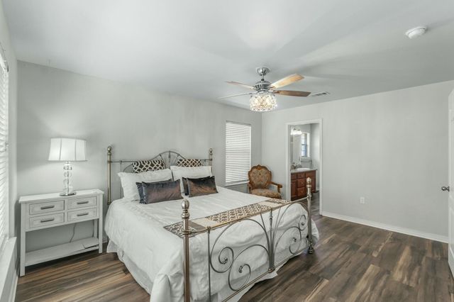 1863 Bay Pine Circle, Gulf Breeze, FL 32563