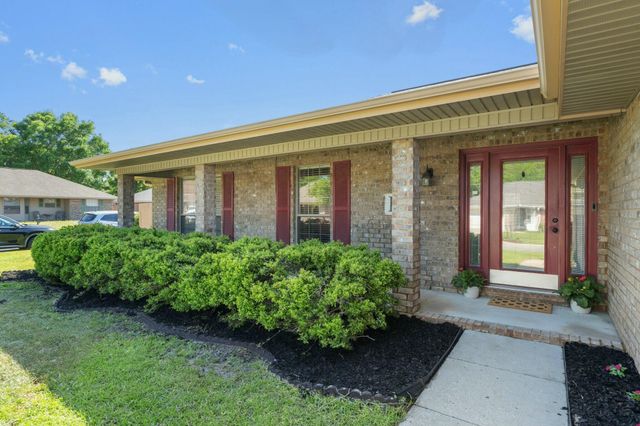 1863 Bay Pine Circle, Gulf Breeze, FL 32563