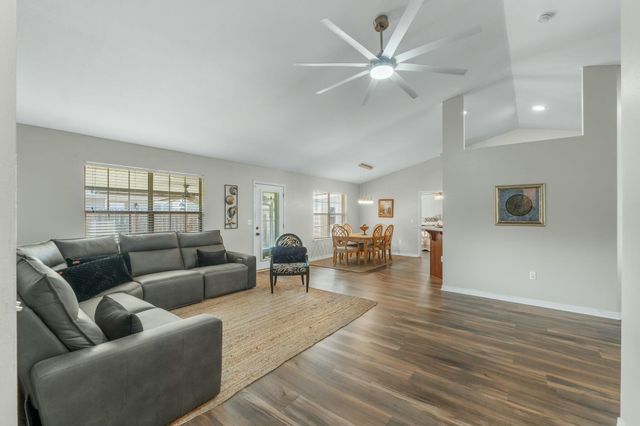 1863 Bay Pine Circle, Gulf Breeze, FL 32563