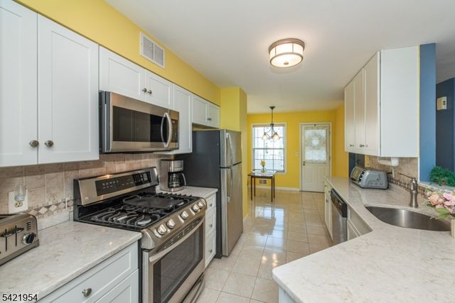 102 Appleton Way, Hanover Twp., NJ 07981