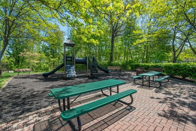 102 Appleton Way, Hanover Twp., NJ 07981