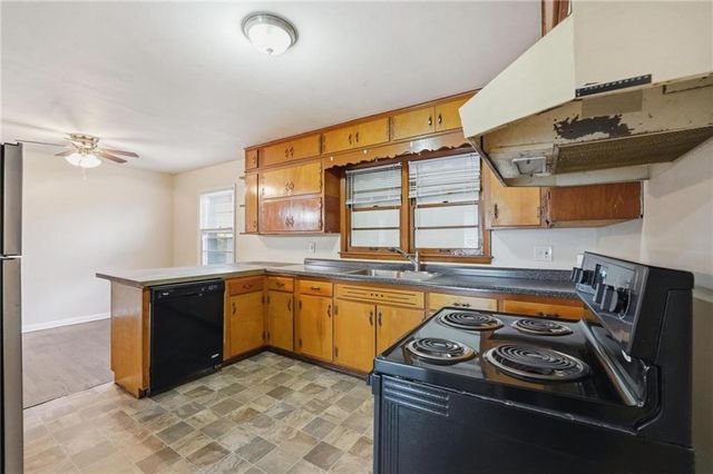 9310 Cottonwood Street, Lenexa, KS 66215