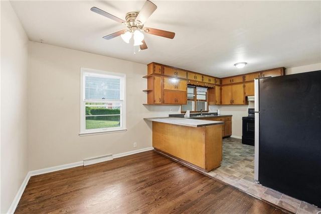 9310 Cottonwood Street, Lenexa, KS 66215