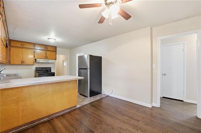 9310 Cottonwood Street, Lenexa, KS 66215