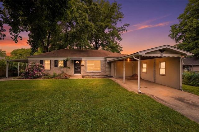 9310 Cottonwood Street, Lenexa, KS 66215
