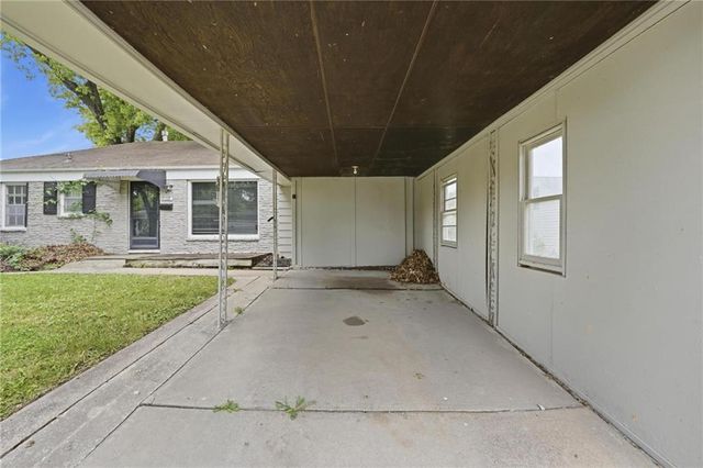 9310 Cottonwood Street, Lenexa, KS 66215
