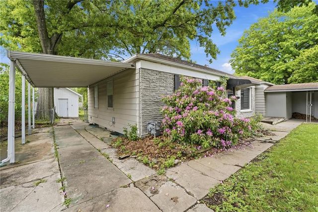 9310 Cottonwood Street, Lenexa, KS 66215