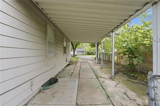 9310 Cottonwood Street, Lenexa, KS 66215