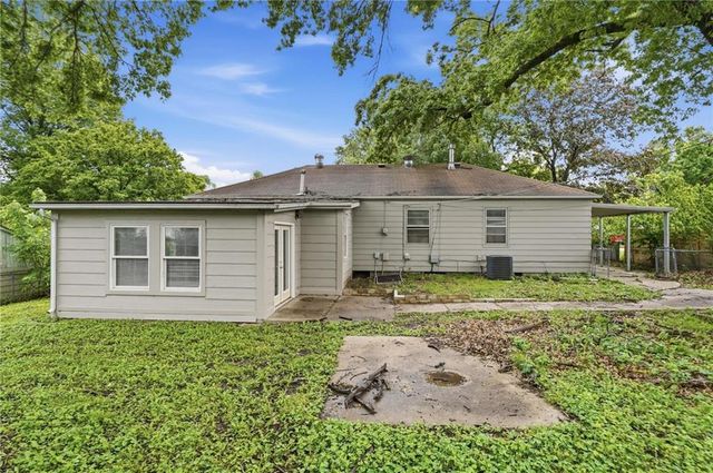 9310 Cottonwood Street, Lenexa, KS 66215