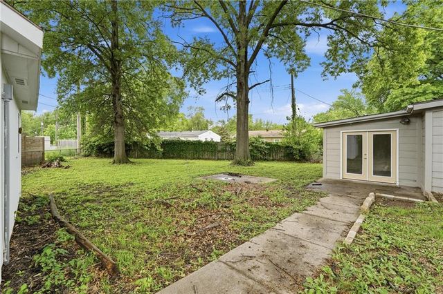 9310 Cottonwood Street, Lenexa, KS 66215