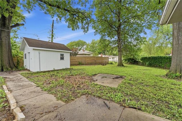 9310 Cottonwood Street, Lenexa, KS 66215