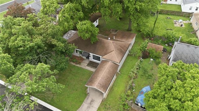 9310 Cottonwood Street, Lenexa, KS 66215