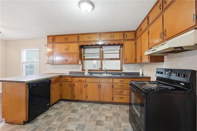 9310 Cottonwood Street, Lenexa, KS 66215