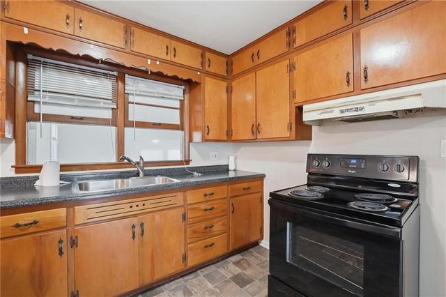 9310 Cottonwood Street, Lenexa, KS 66215