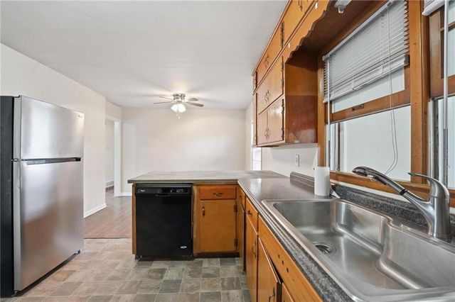 9310 Cottonwood Street, Lenexa, KS 66215