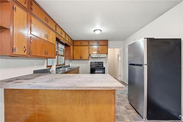 9310 Cottonwood Street, Lenexa, KS 66215