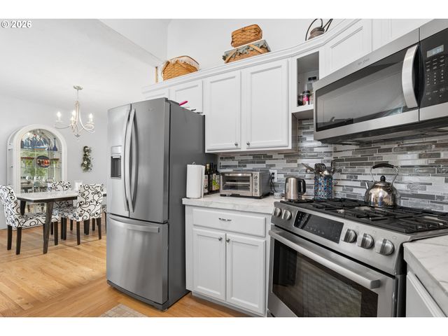 327 S 46TH St, Springfield, OR 97478