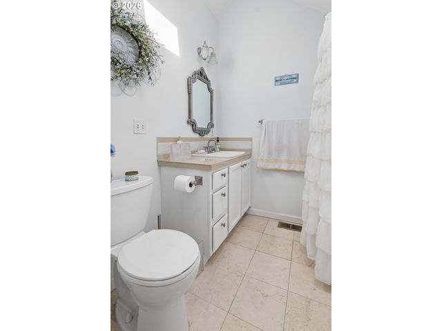 327 S 46TH St, Springfield, OR 97478
