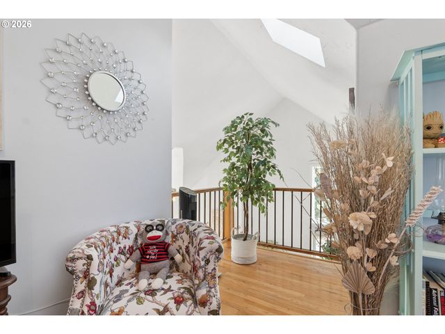 327 S 46TH St, Springfield, OR 97478
