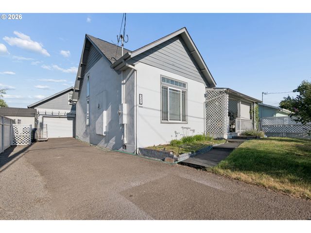 327 S 46TH St, Springfield, OR 97478