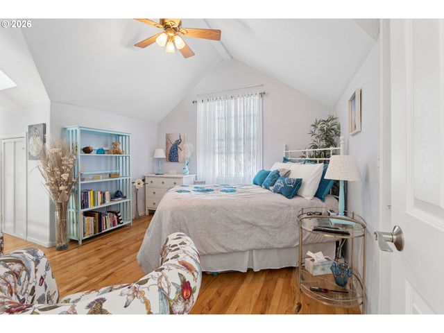 327 S 46TH St, Springfield, OR 97478