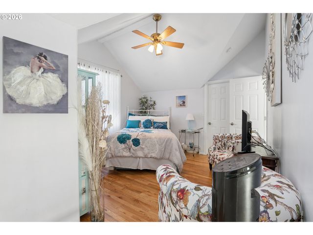 327 S 46TH St, Springfield, OR 97478