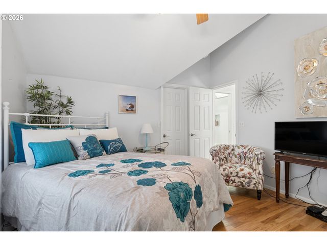 327 S 46TH St, Springfield, OR 97478