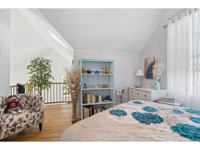 327 S 46TH St, Springfield, OR 97478