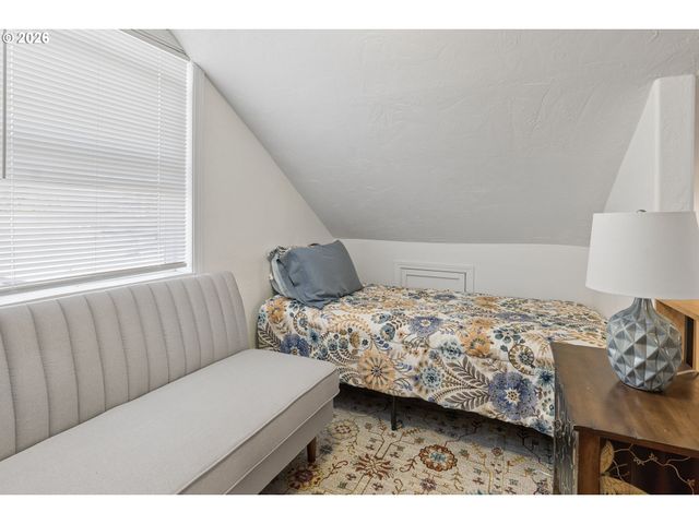 327 S 46TH St, Springfield, OR 97478