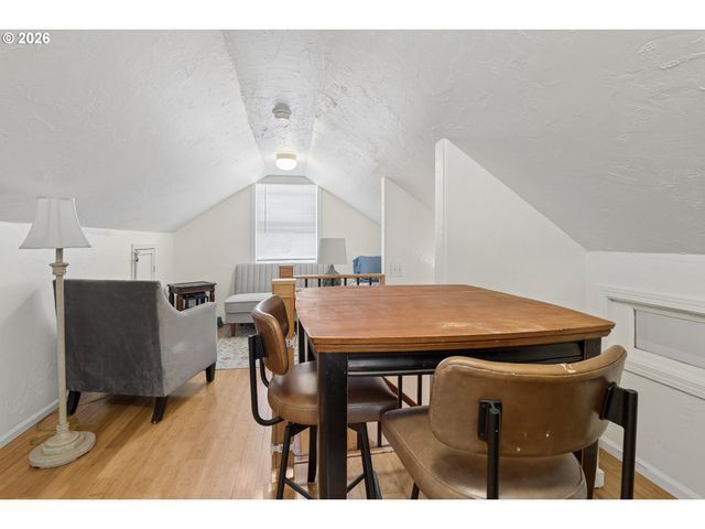327 S 46TH St, Springfield, OR 97478