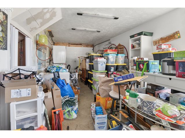 327 S 46TH St, Springfield, OR 97478