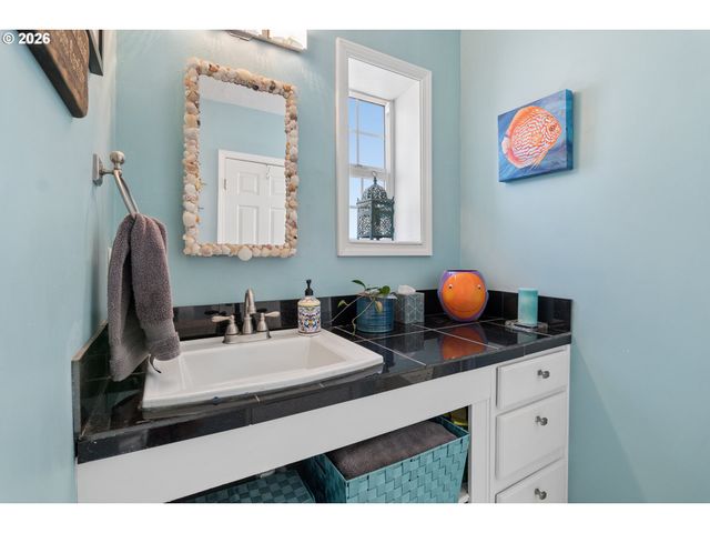 327 S 46TH St, Springfield, OR 97478