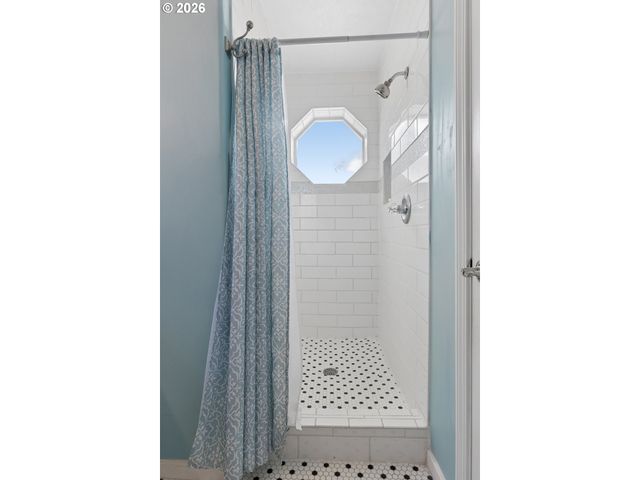 327 S 46TH St, Springfield, OR 97478