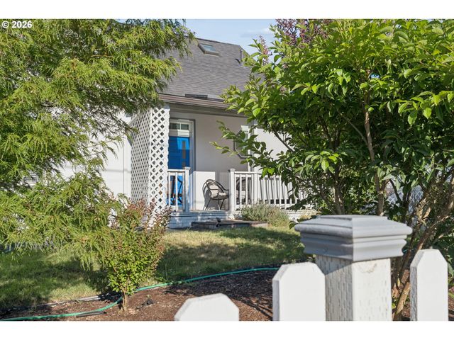 327 S 46TH St, Springfield, OR 97478