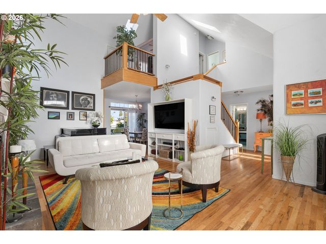 327 S 46TH St, Springfield, OR 97478