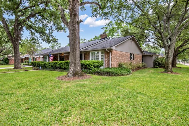10051 Meadow Lake Lane, Houston, TX 77042