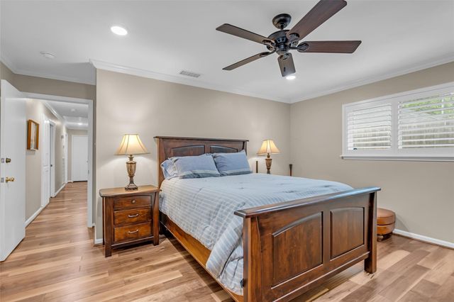 10051 Meadow Lake Lane, Houston, TX 77042