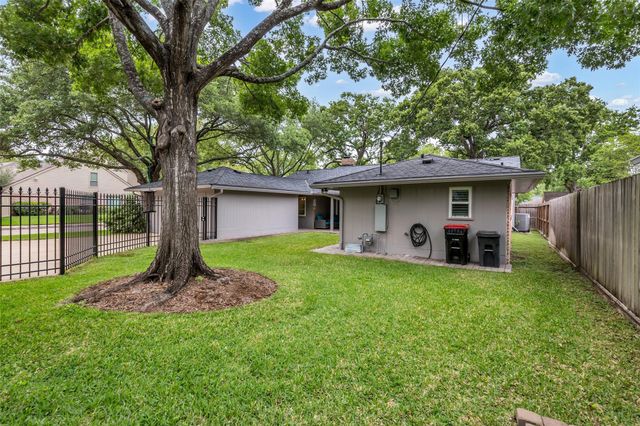 10051 Meadow Lake Lane, Houston, TX 77042
