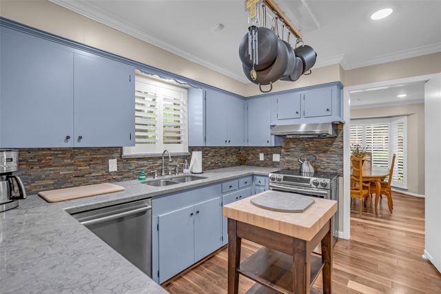 10051 Meadow Lake Lane, Houston, TX 77042